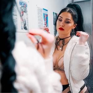 Meet your Posher, Dakota